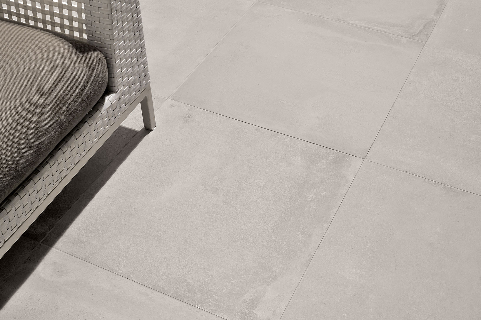 Piastrelle-esterno_Ceramiche-Coem_Cottocemento_Light-Grey-1