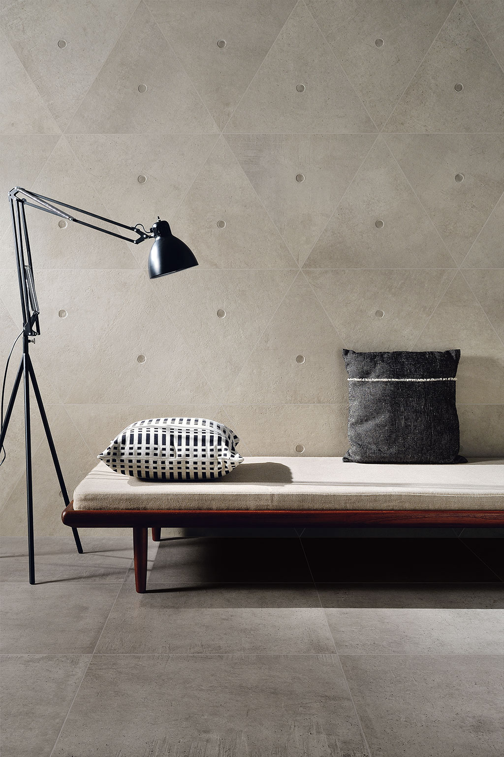 piastrelle-effetto-cemento_Ceramica-Fioranese_Dot_Grigio-Scuro_-Triangle-Grigio-Chiaro