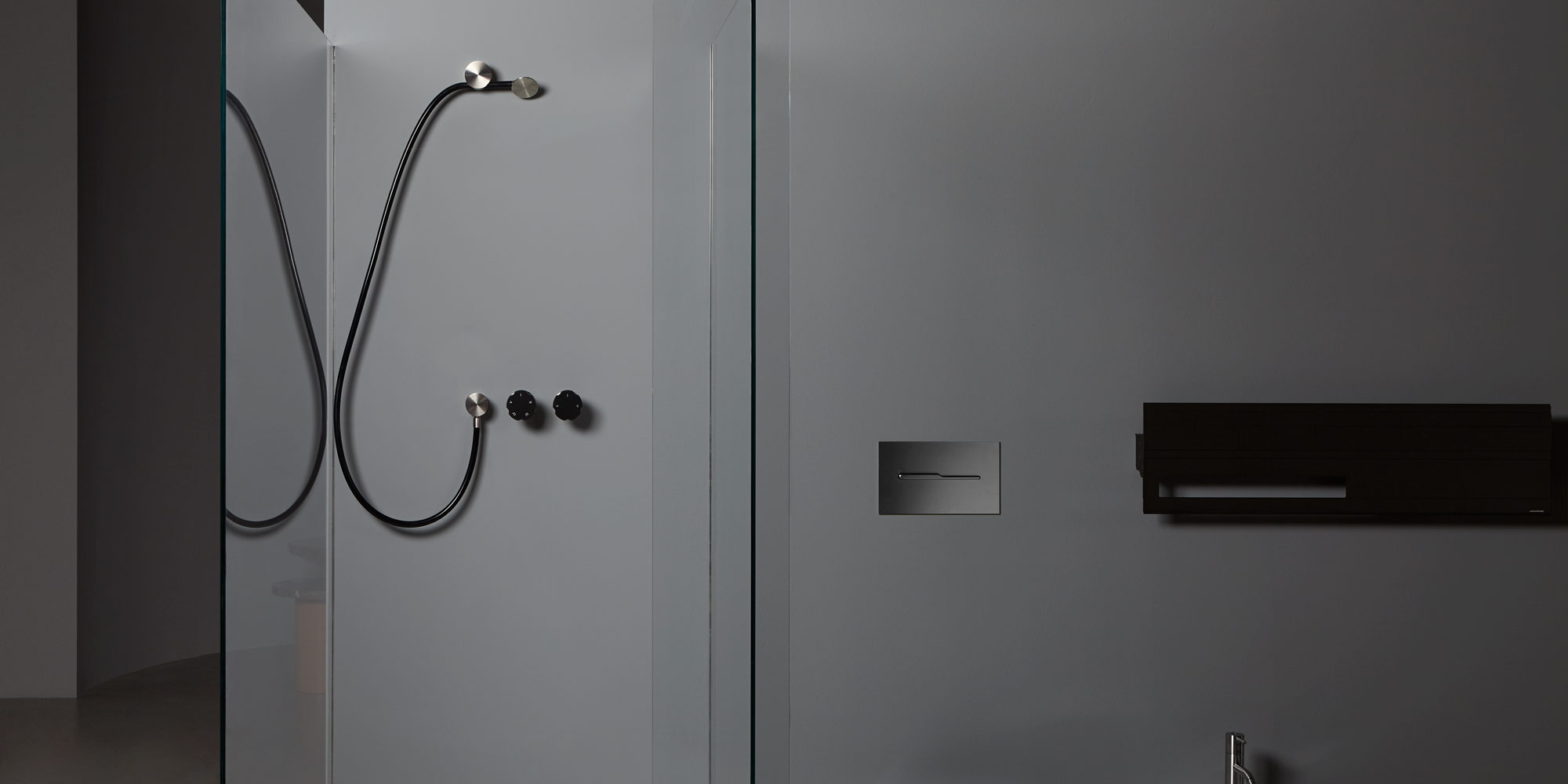 2-2019_09_18_AL_Showroom_Mayday-nero-boxdoccia-01_variante