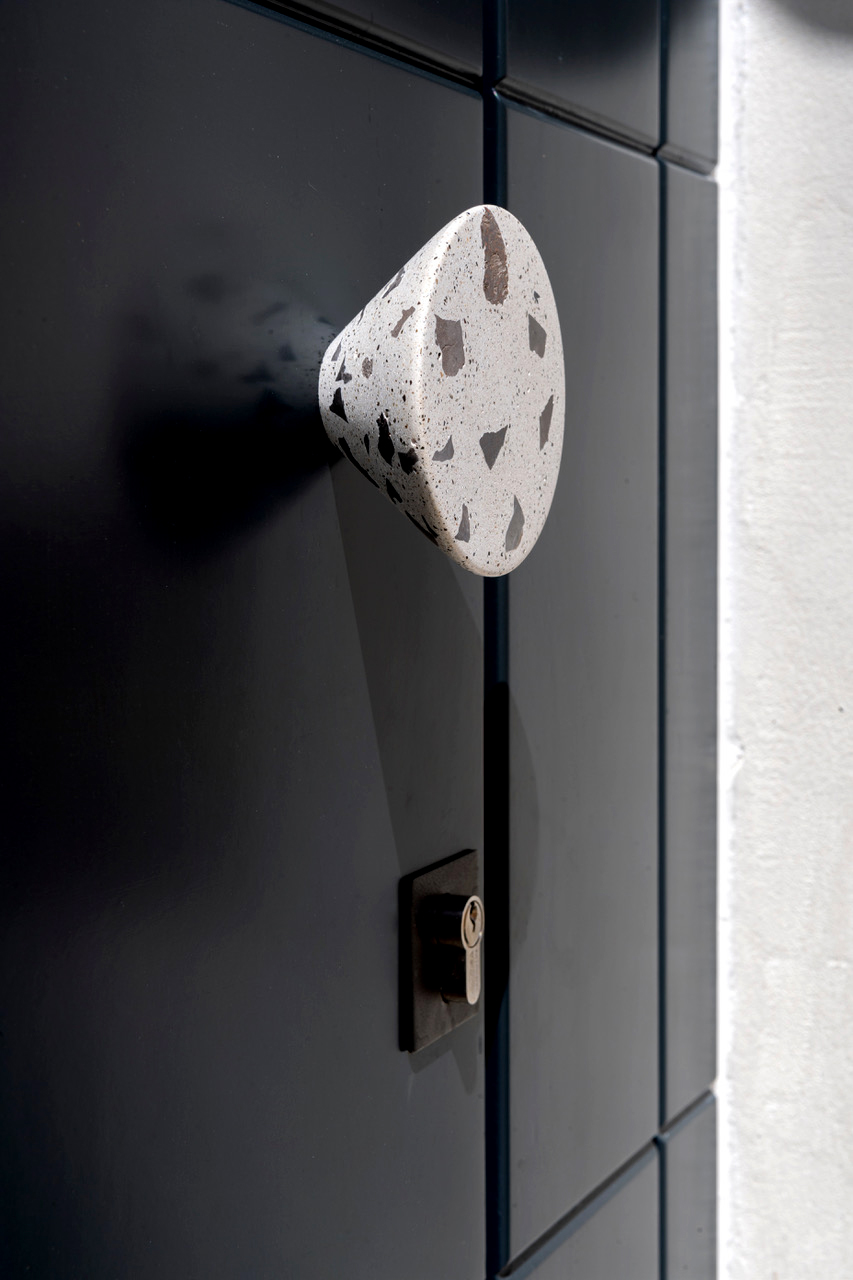 DEMENICO_CONE_TERRAZZO_KNOB_Urbi_et_Orbi_artgroup_paros_GAL