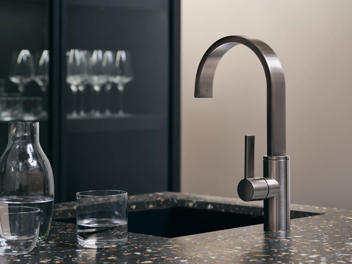 Dornbracht-mem-design-series-inspiration-kitchen-kitchen-faucet-brushed-platinum (1)