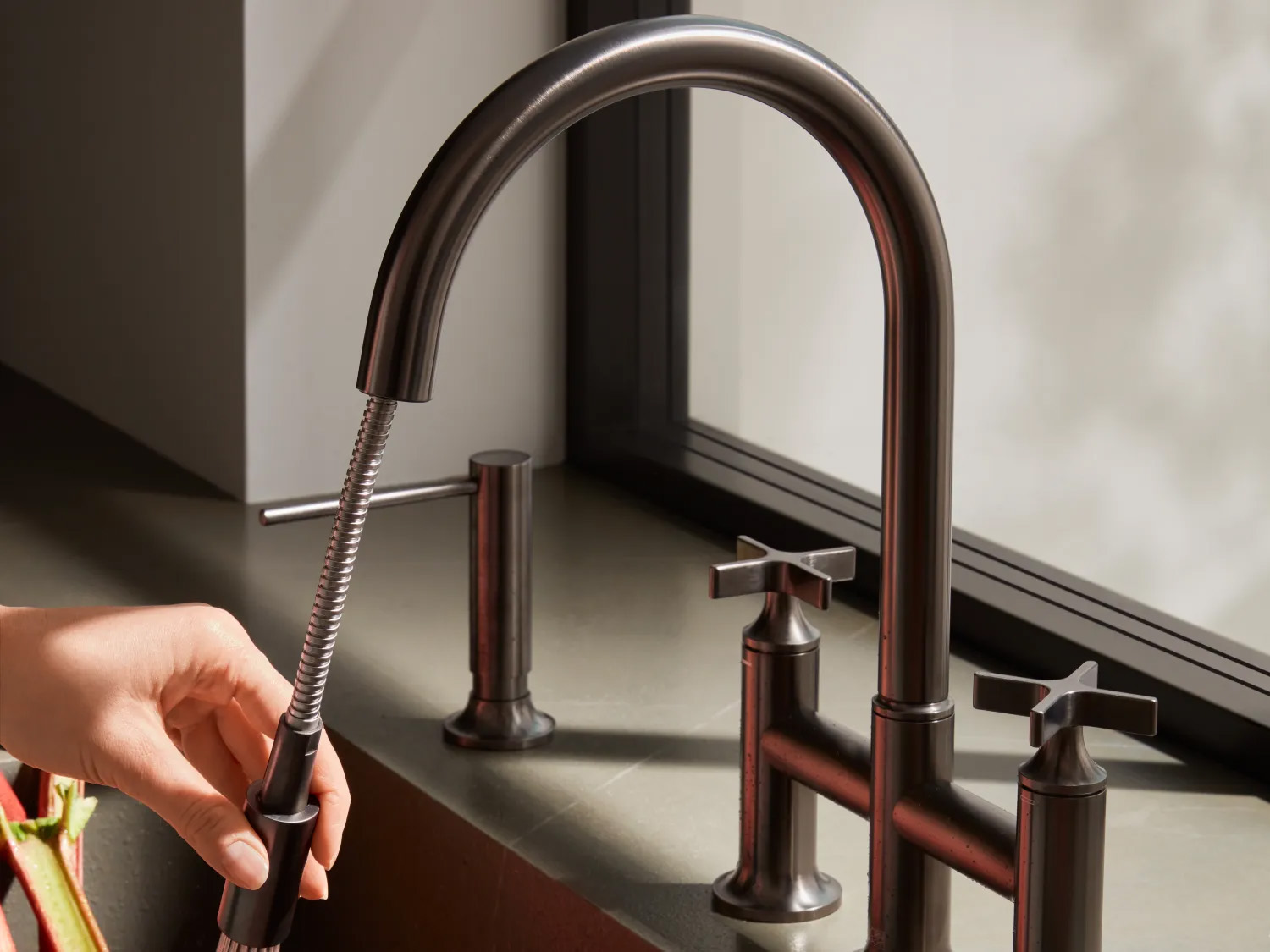 Dornbracht-vaia-design-series-experience-kitchen-kitchen-faucet-brushed-dark-platinum