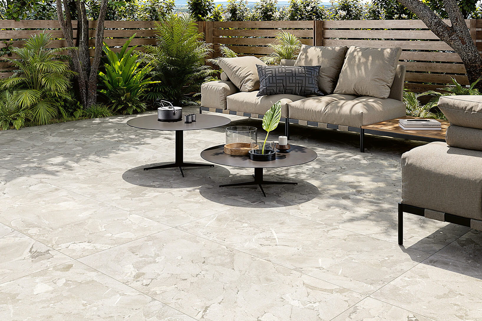 Gres-porcellanato-effetto-pietra-da-esterni_Ceramiche-Coem_Lythos_White-604x1208-1