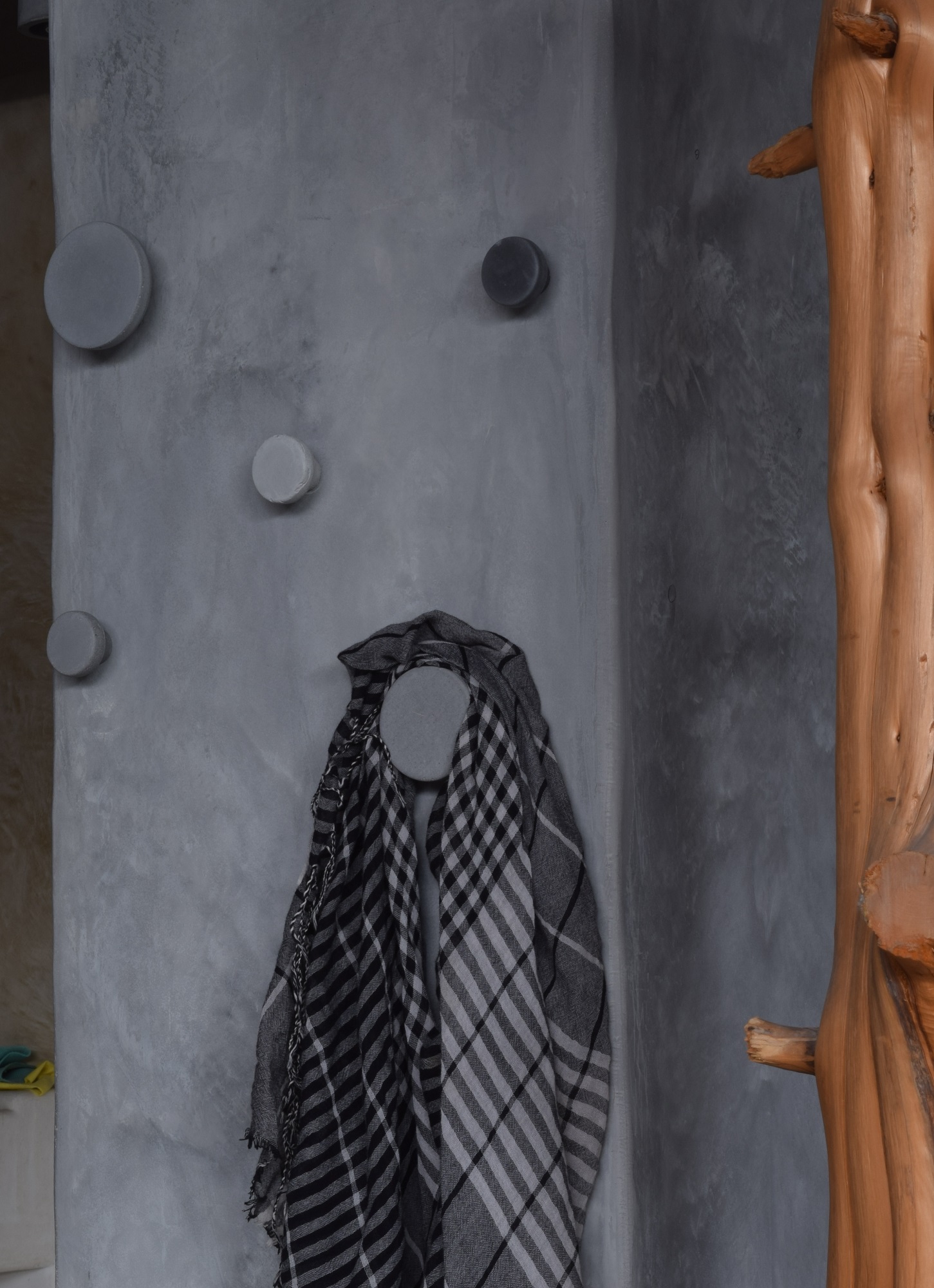 POMOLO_collection_Urbi_et_Orbi_Cement_hook_by_Dimitris_VenetsanosGAL-1