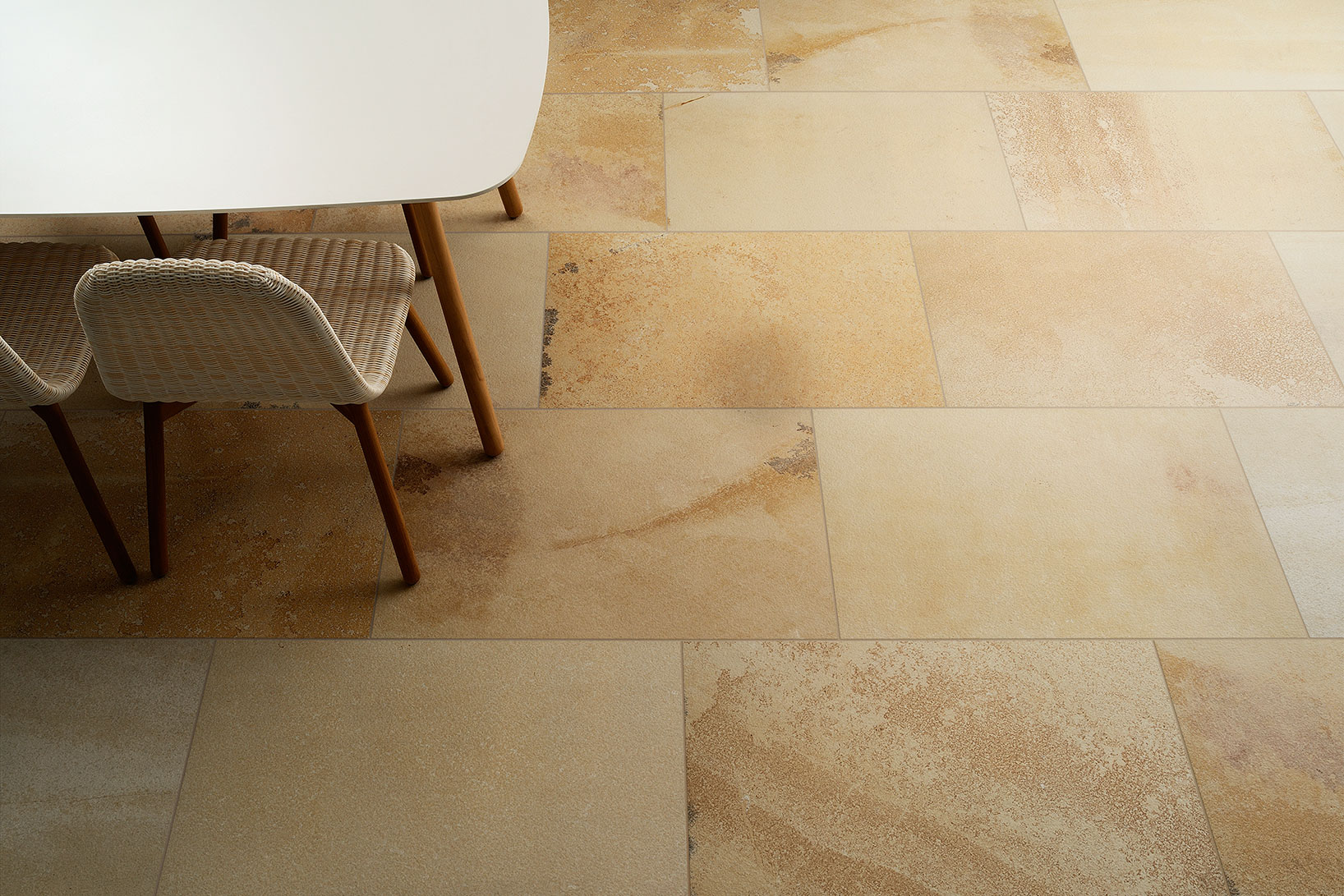 Pavimenti-per-interni_Ceramiche-Coem_Fossilia_Dorato-604x906-1