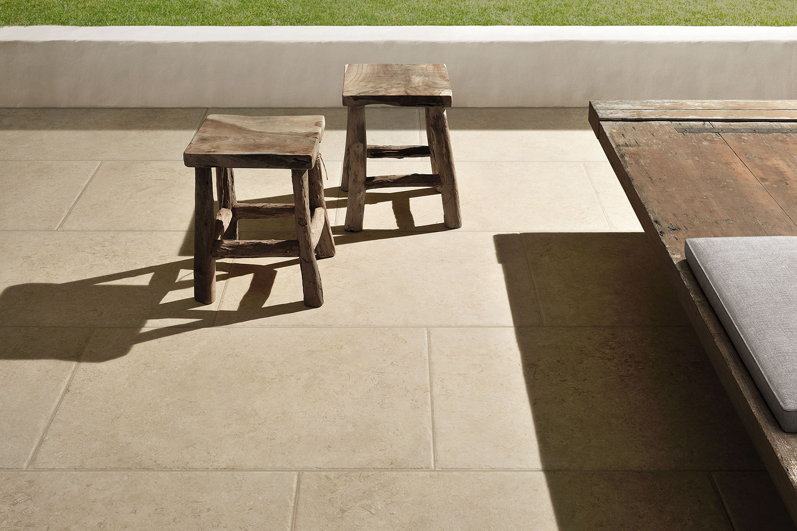pavimenti-per-esterni_Ceramiche-Coem_Goldenstone_Ivory-604x906-3