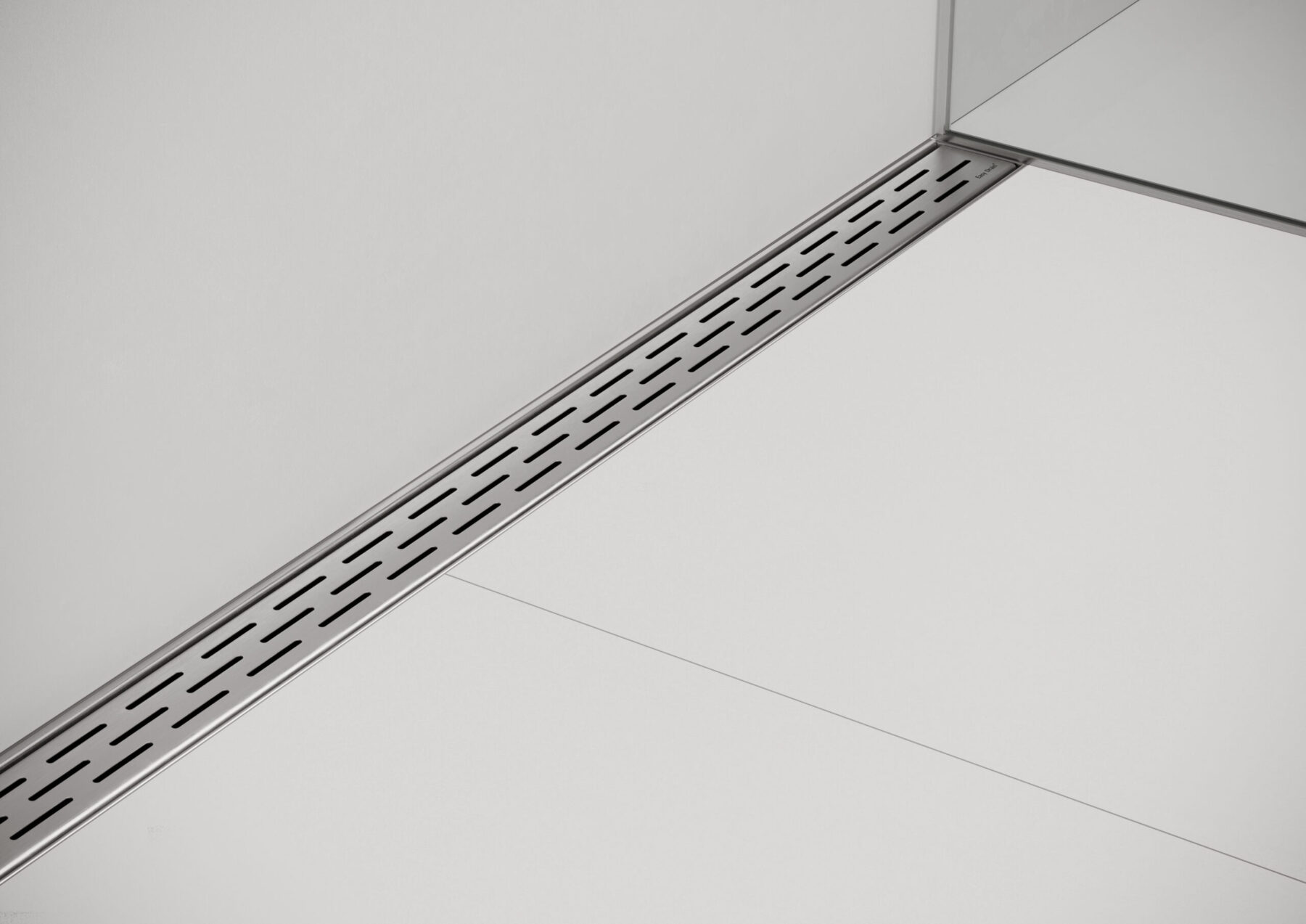 shower-drain_mood-close-up_easy-drain_compact-wall_classic_stainless-steel_02-scaled-1800x0-c-center