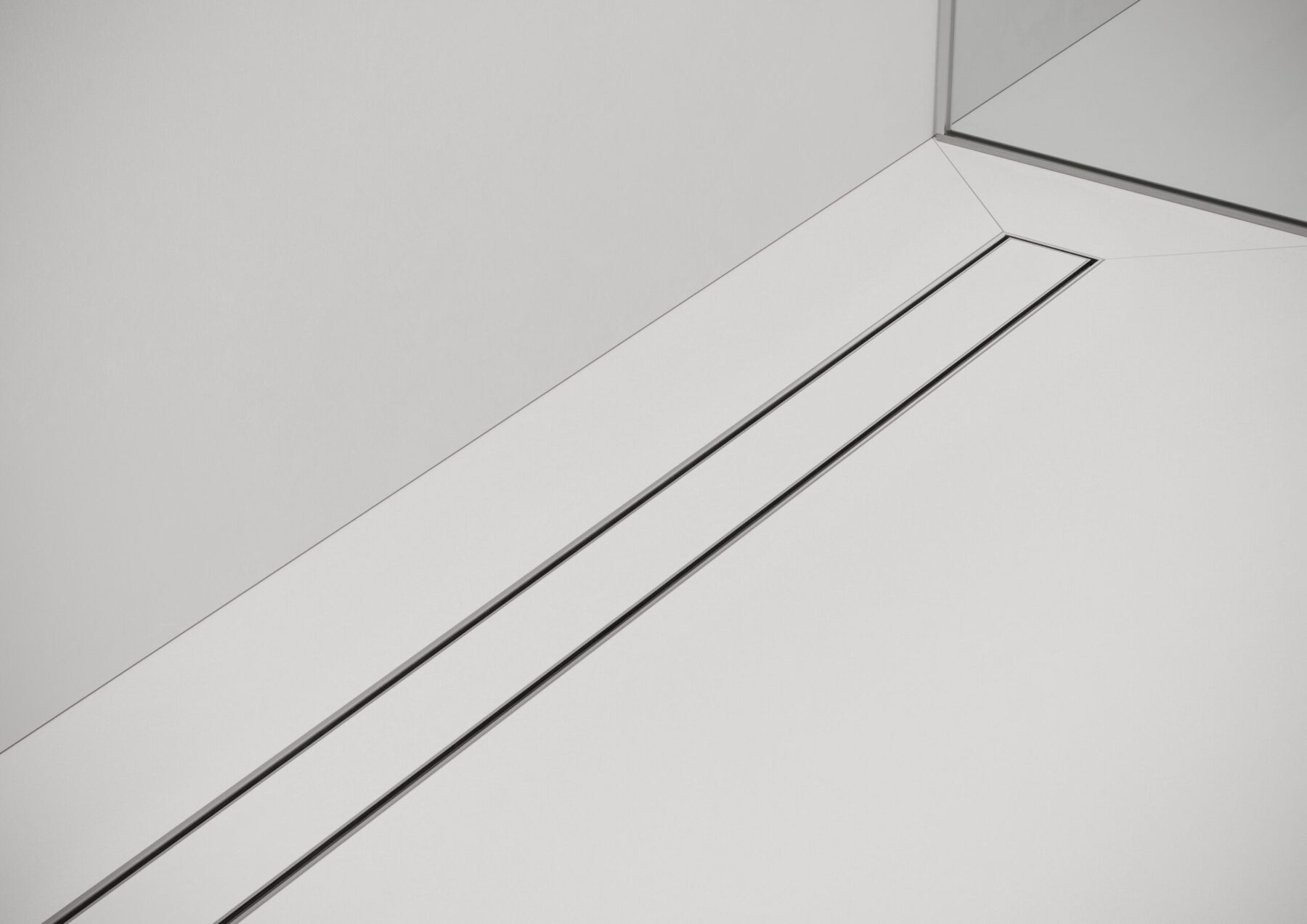 shower-drain_mood-close-up_easy-drain_compact_tile_02-scaled-1800x0-c-center