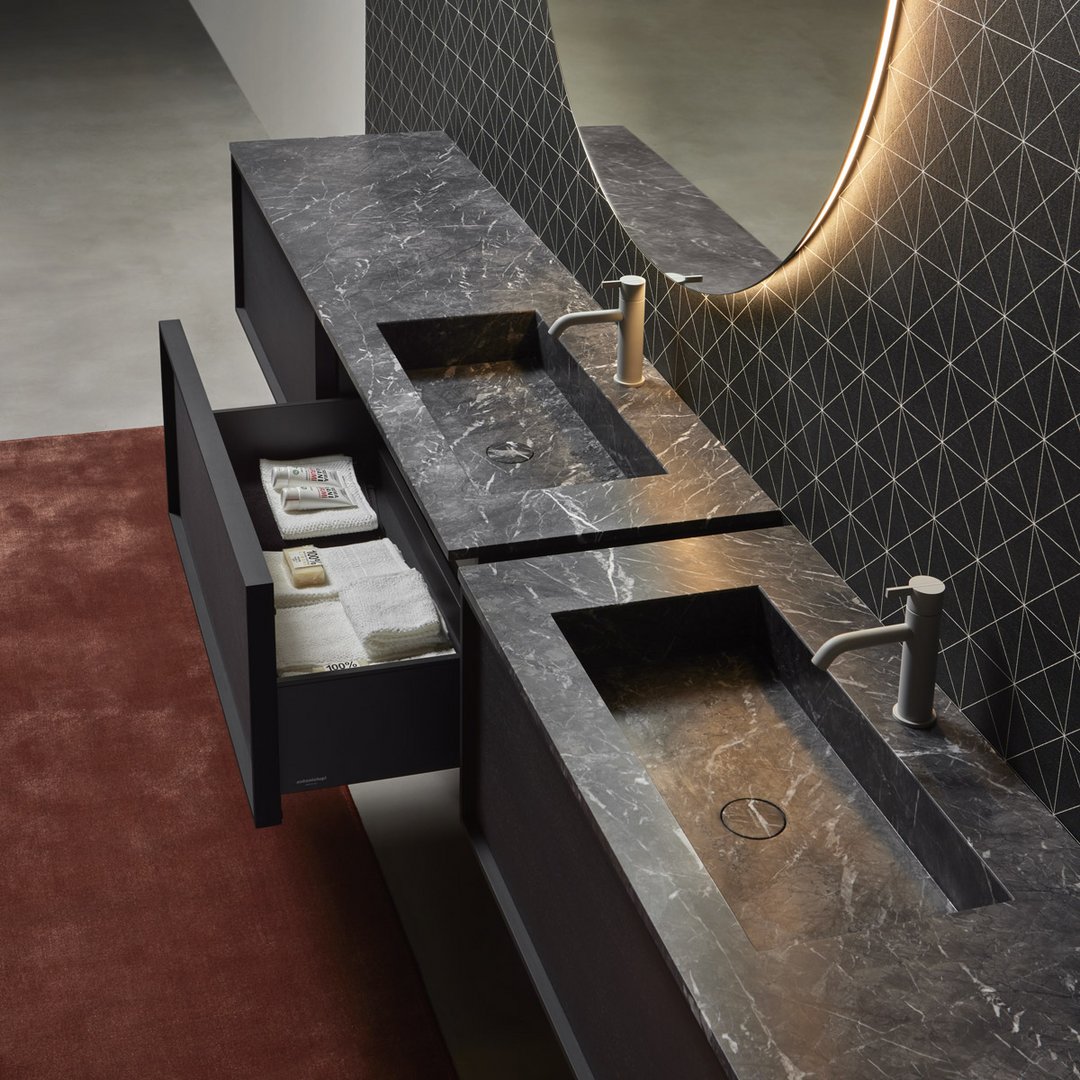 04_al_showroom_2024_01_08_riquadro_top_grigio_lavico_03_cassetto_aperto_1711362736988