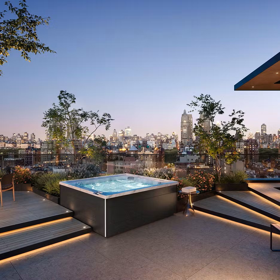 Jacuzzi - J-LXL Hot Tub
