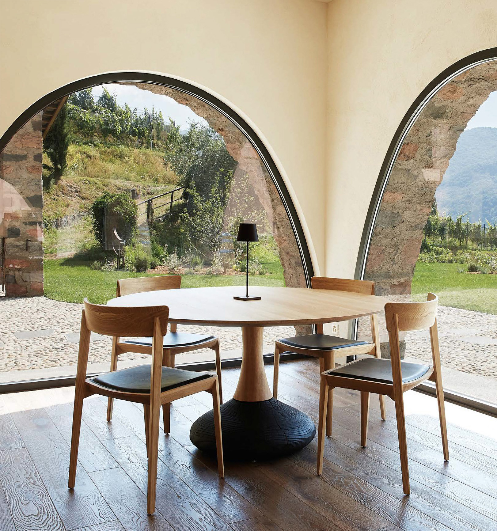Riva 1920 - Decant Round Table