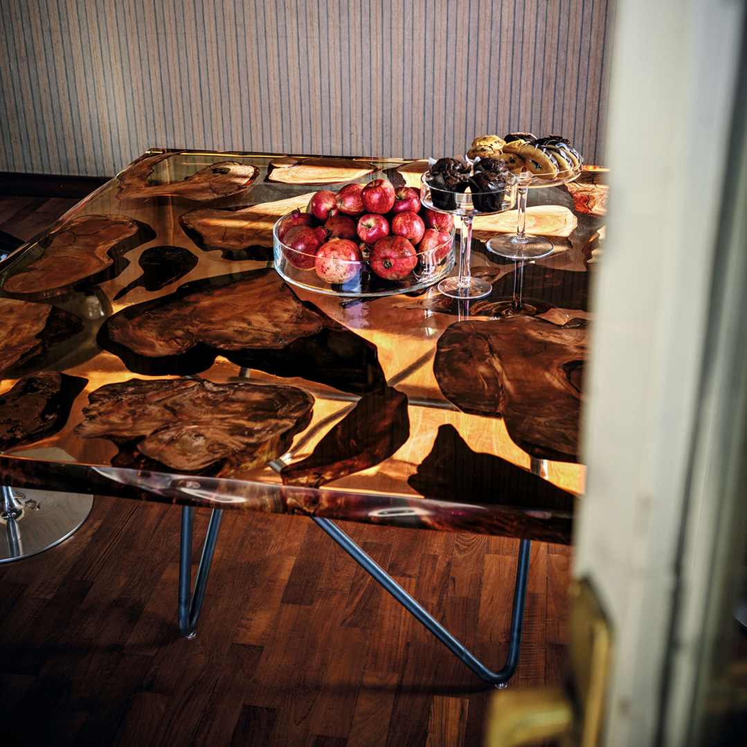 Riva 1920 - Kauri Earth Square Table