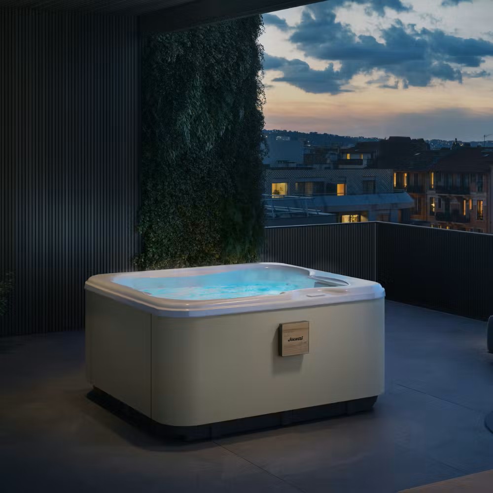 Jacuzzi-Spa_LODGE-S_Beige_Lifestyle