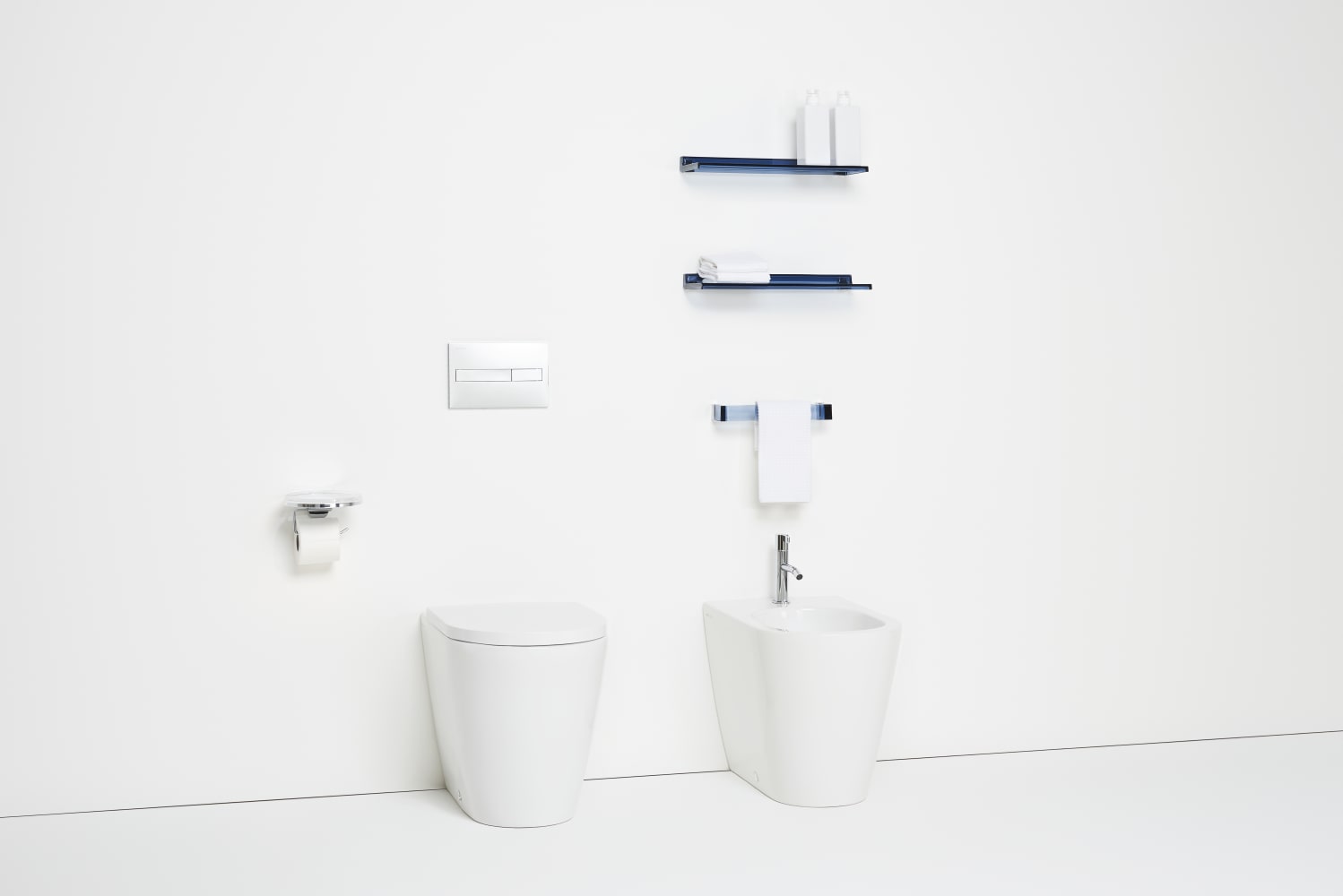 AP01_KARTELL_BY_LAUFEN_floorstanding_white_083_t_Ambient_Pictures_TF_Mob_solu_xxl_v2