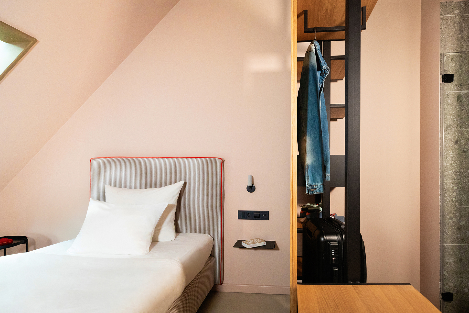 MACEO_W_wall_light_Urbi_et_Orbi_Miano-Hotel