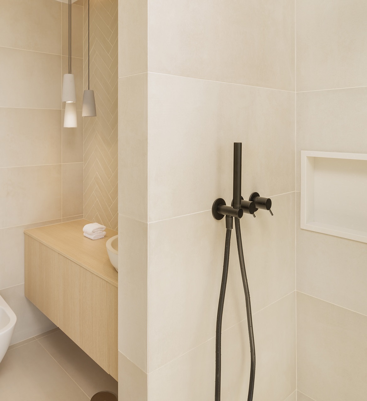 phari_concrete_pendant_lamp_urbi_et_orbi_Verdelago_Resort-2