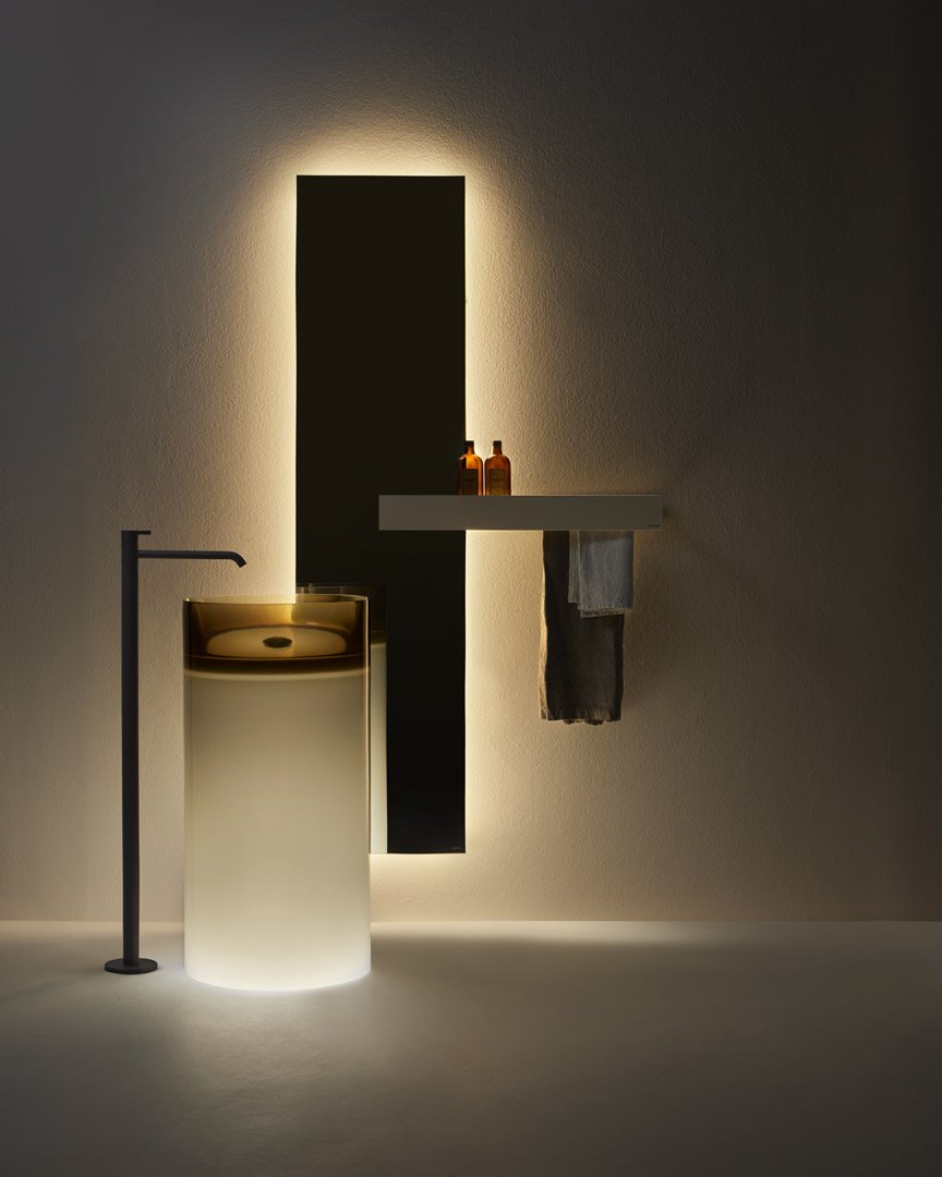 03_al_showroom_2023_10_26_lm_72_specchio___salvietta_01_notturna_arredata_1729675188300