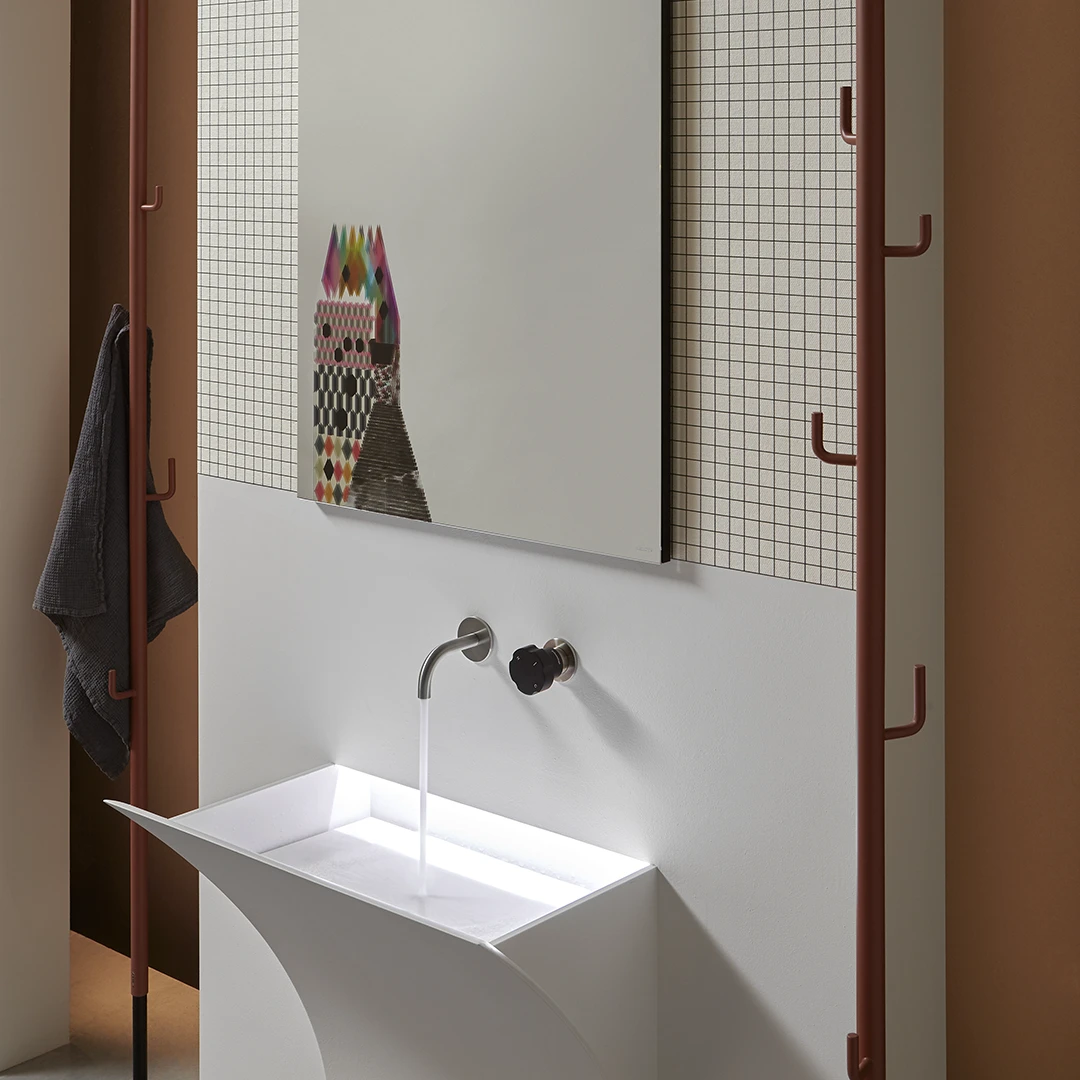 07_al_showroom_2023_01_19_specchio_malaparte_02_h2o_webp_1677508773598