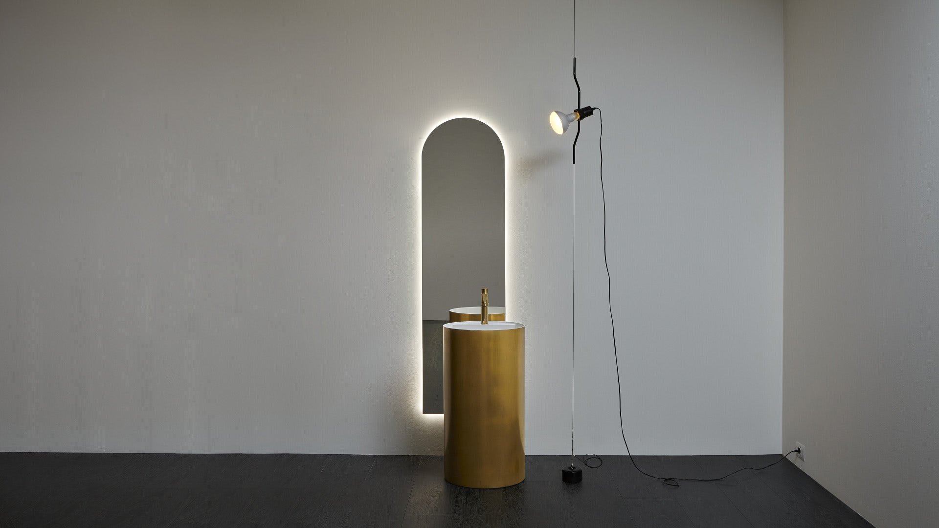 1587626943424_al_showroom_2020_02_04_simplo_85_ottone_02_variante_web