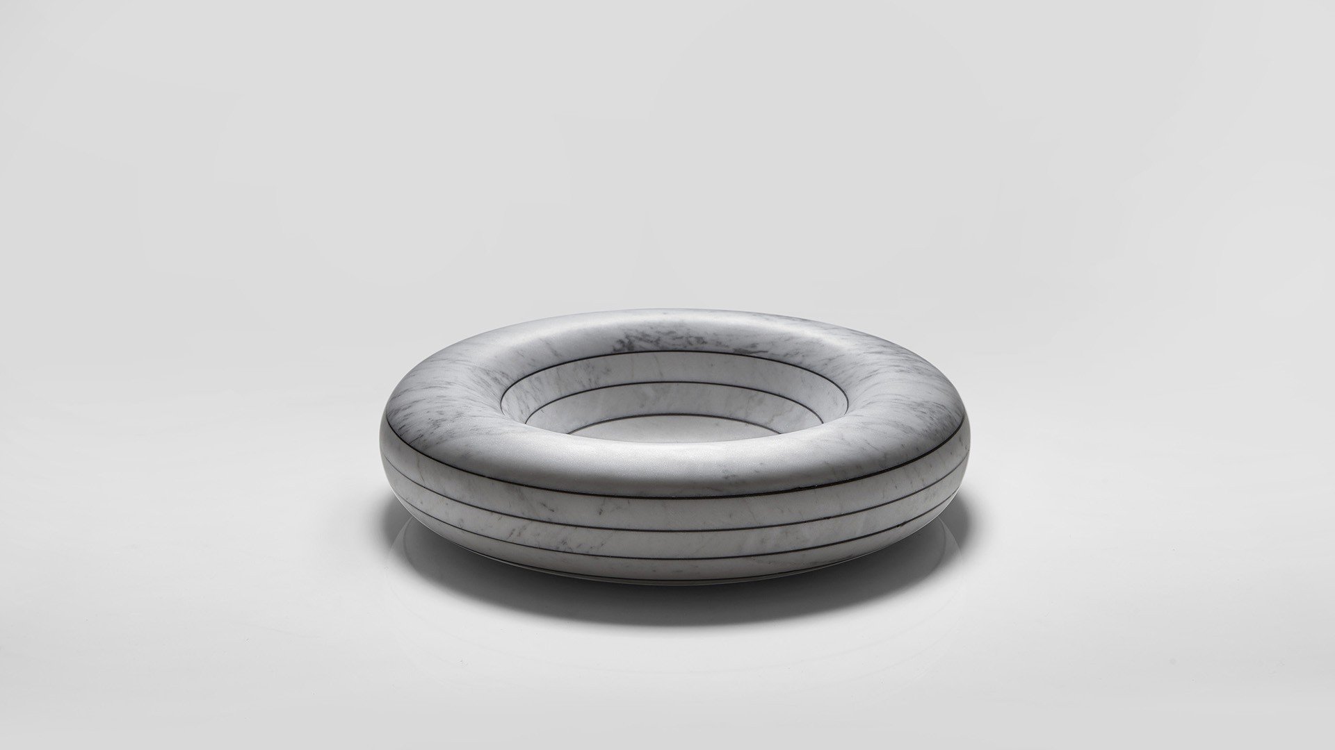 1595231457186_2_6_al_showroom_2020_03_10_gessato_orizzontale_tondo_fondo_bianco_03_web
