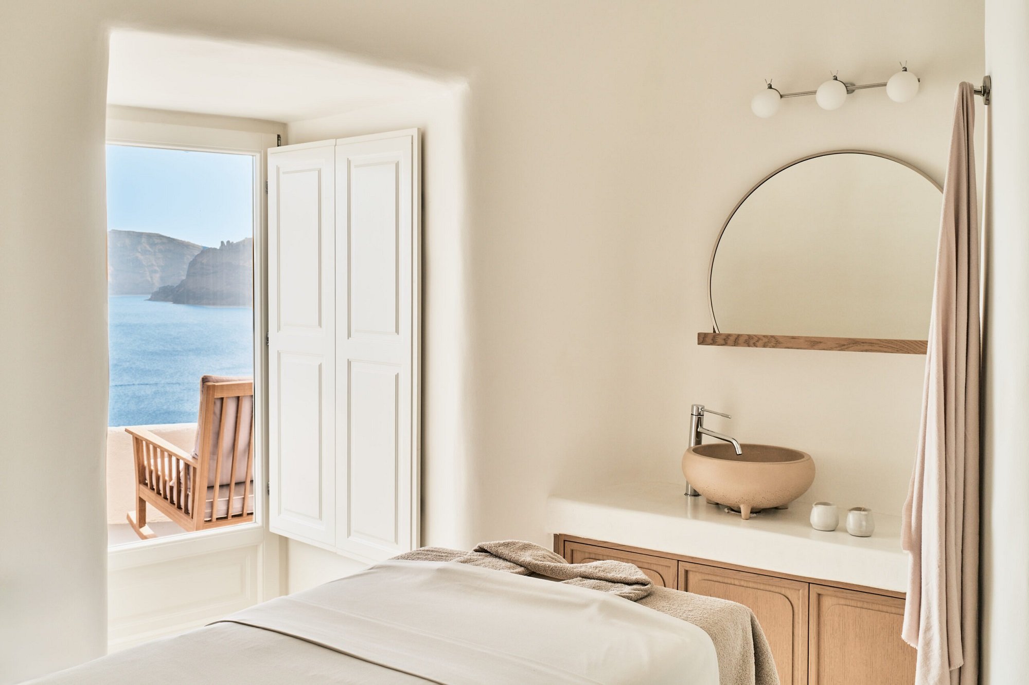 BULBO_beige_by_Valentino_Marengo_for_Urbi_et_Orbi_lavabo_de_cemento_Santorini-_-Mystique-Hotel