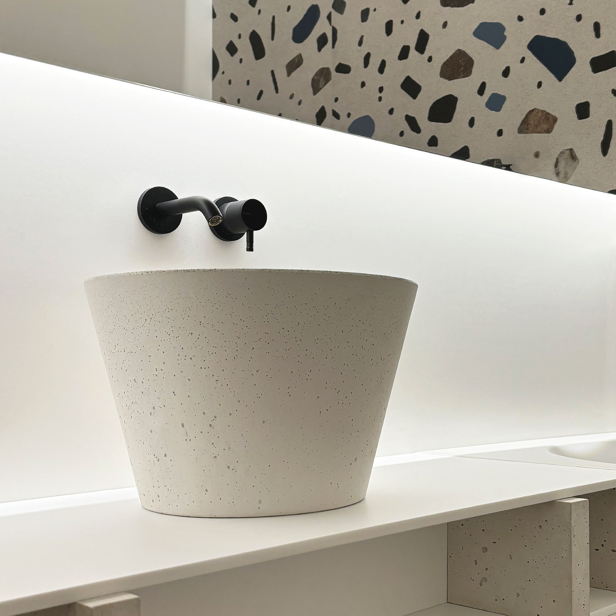 CIRCUM_3826_Ivory_Urbi_et_Orbi_concrete_washbasin_Mopsarchitects_5