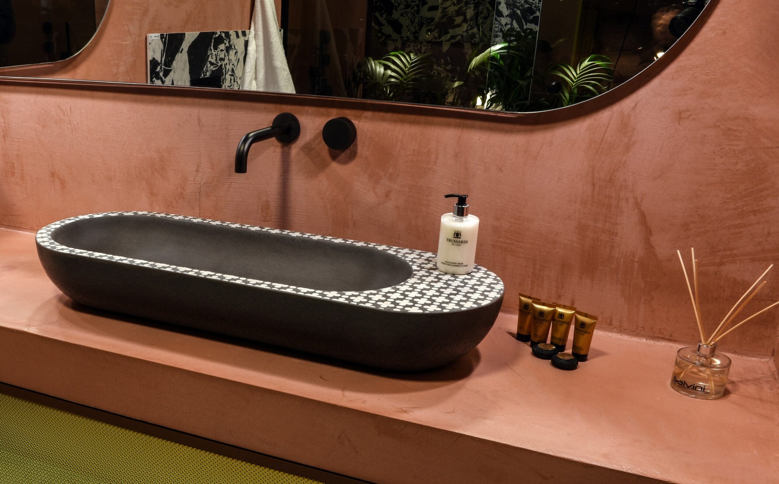 HOLYWATER_BIG_ANTHRACITE_by_Sotiris_Lazou_designstudio_for_Urbi_et_Orbi_washbasin-scaled