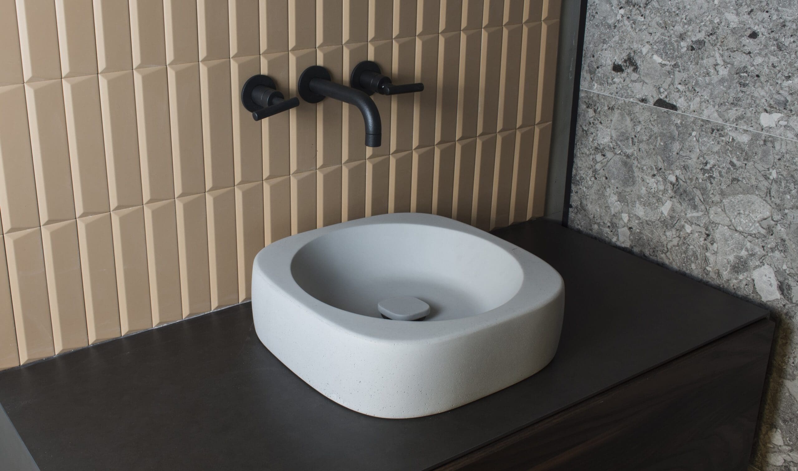 ORILLA_by_Markus_Kurkowski_for_Urbi_et_Orbi_concrete_washbasin_GAL-scaled